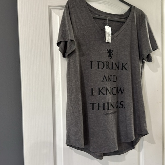 NWT Torrid 1 /‎ 1X Girlfriend Tee - Signature Jersey Game of Thrones Grey V-neck - Picture 4 of 5